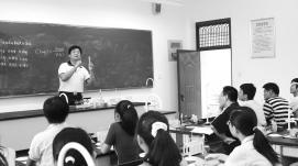 落實新課標，教師要超越“教書”走向“育人”